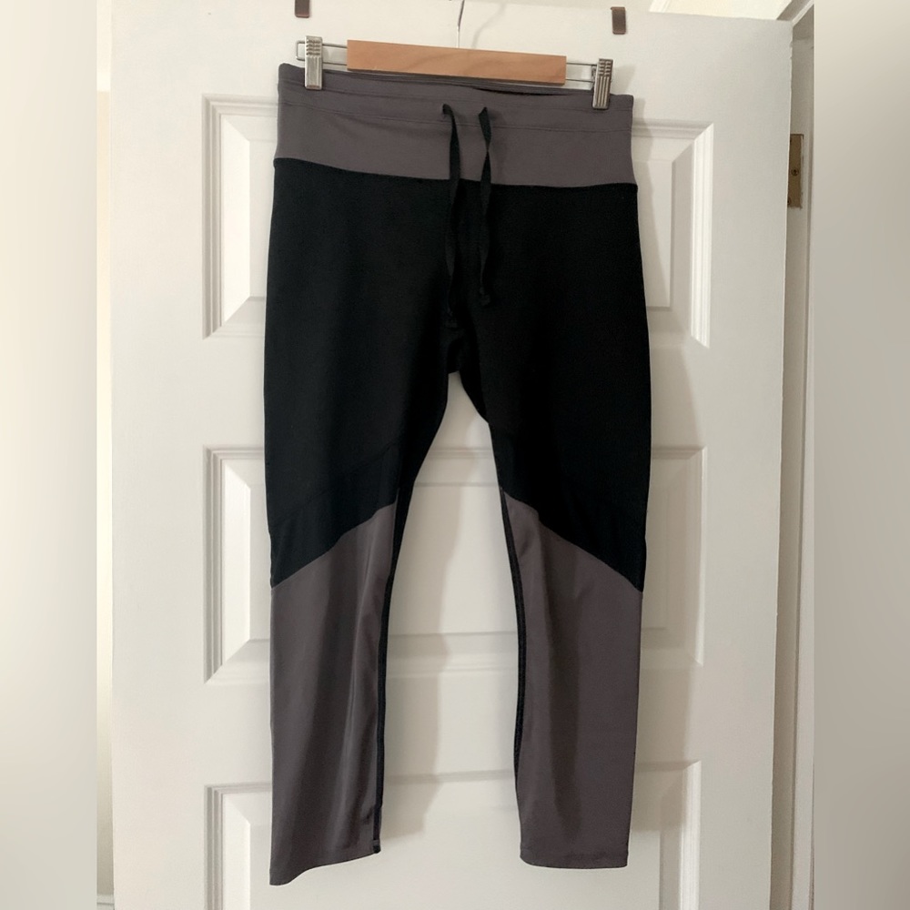 FABLETICS medium, black and silvery grey workout leggings